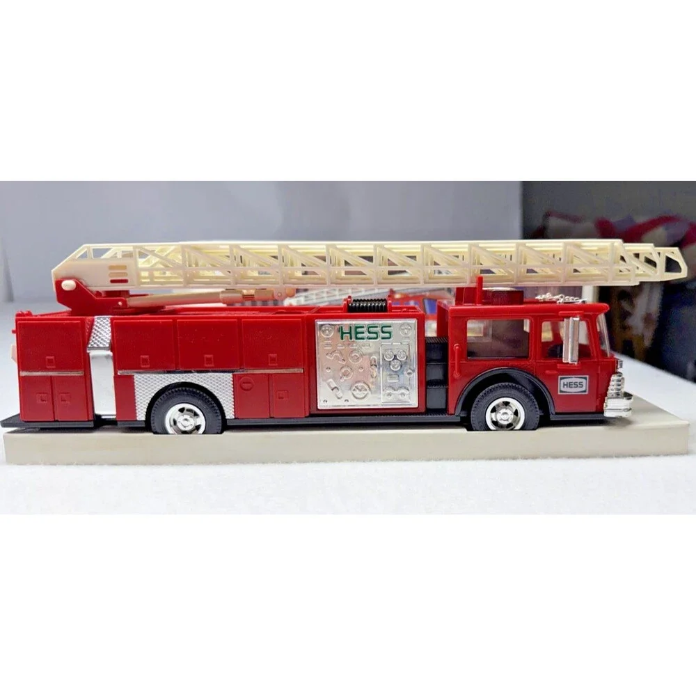 Hess 1986 Toy Fire Truck Bank Vintage Collectible Lights Sounds w/ Box